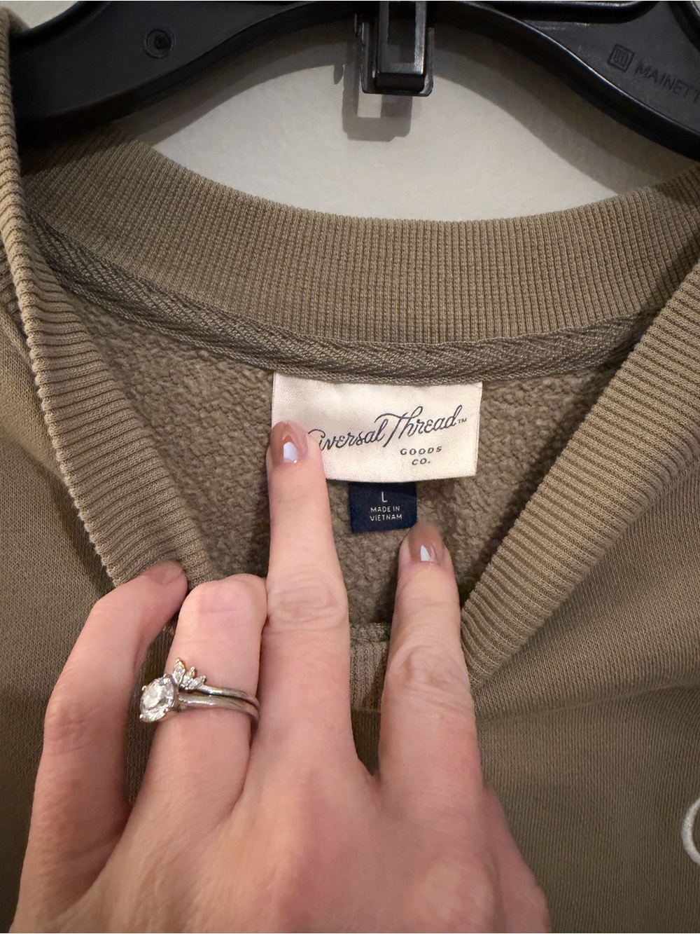 Universal Thread Women’s Crewneck Sweatshirt - Picture 3 of 3